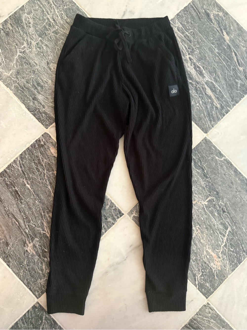 ALO Yoga women’s  Black Ribbed Jogger Pants